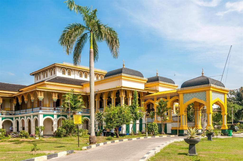 Pardede International Hotel